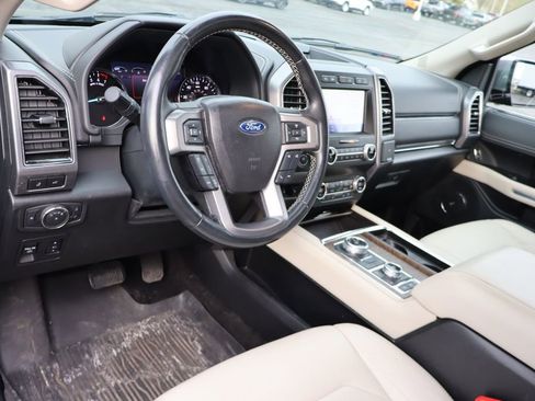 Used 2021 Ford Expedition Platinum image 3