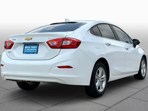 Used 2018 Chevrolet Cruze LT w/ Convenience Package image 12