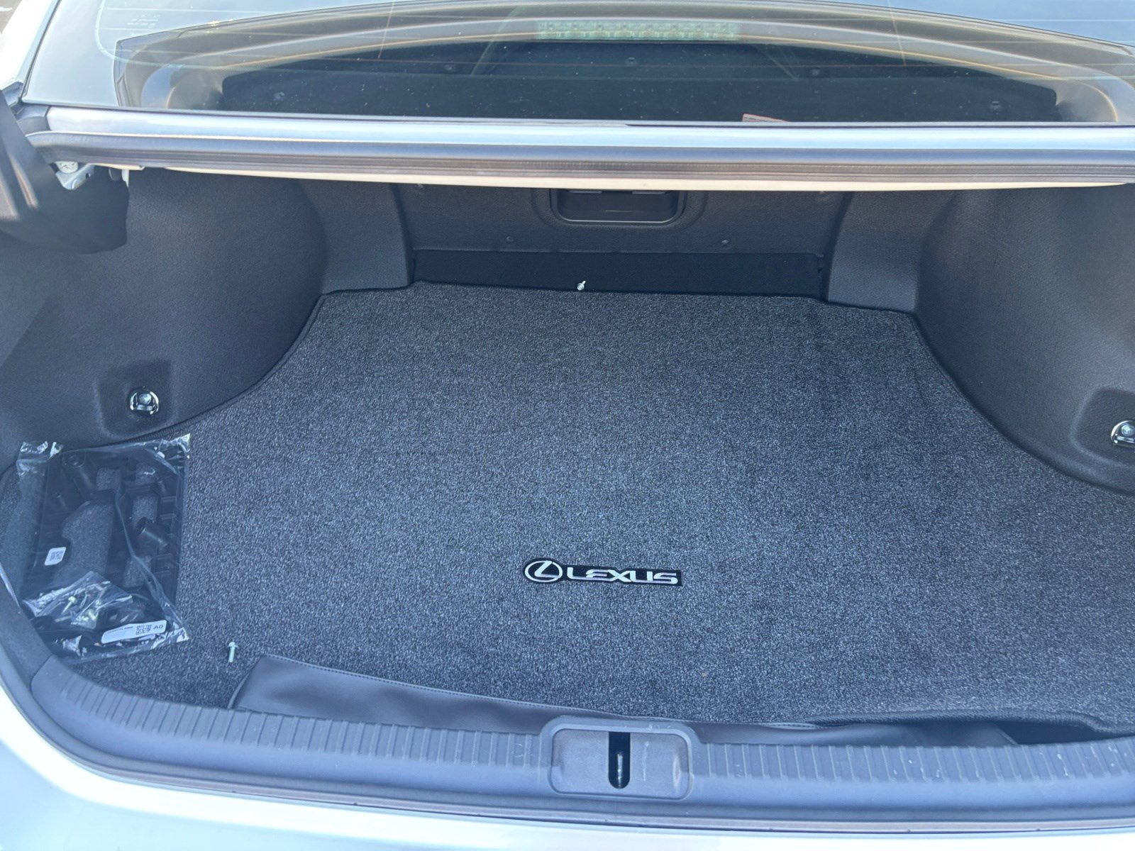 Used 2024 Lexus ES 350 Ultra Luxury w/ Accessory Package (Z2) FWD image 35