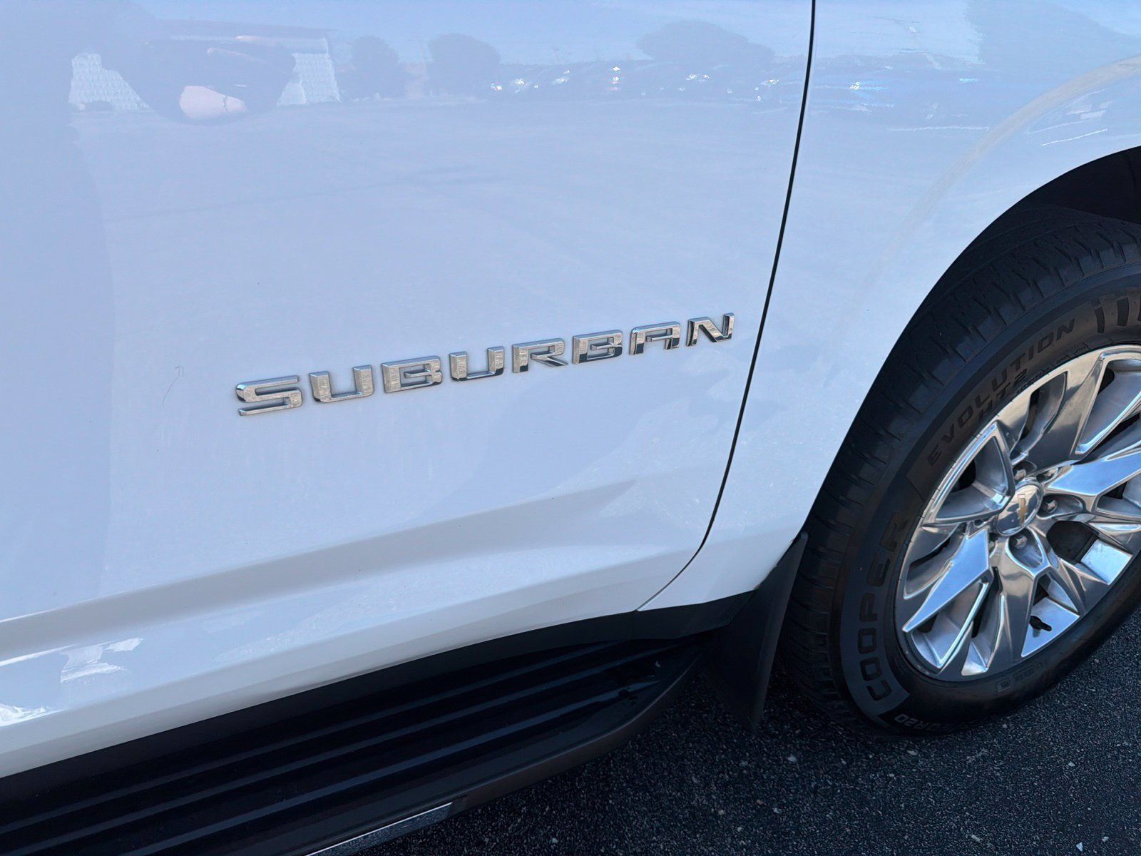 Used 2022 Chevrolet Suburban Premier AWD/4WD image 32