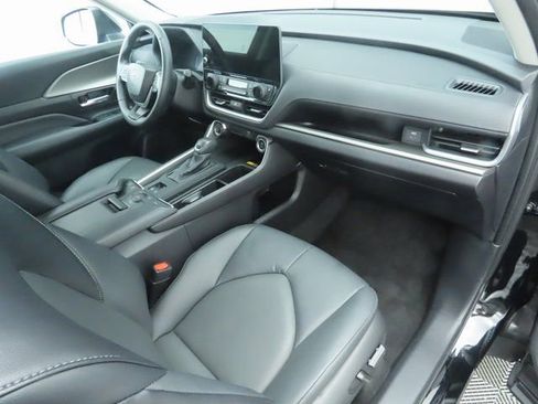 Used 2025 Toyota Grand Highlander FWD image 17