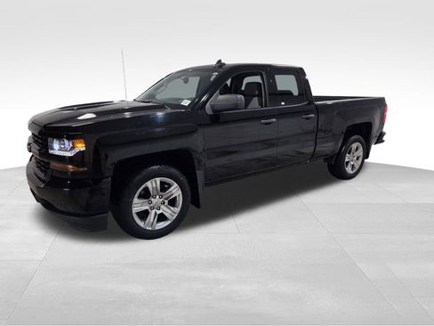 Used 2018 Chevrolet Silverado 1500 Custom w/ Custom Value Package image 15