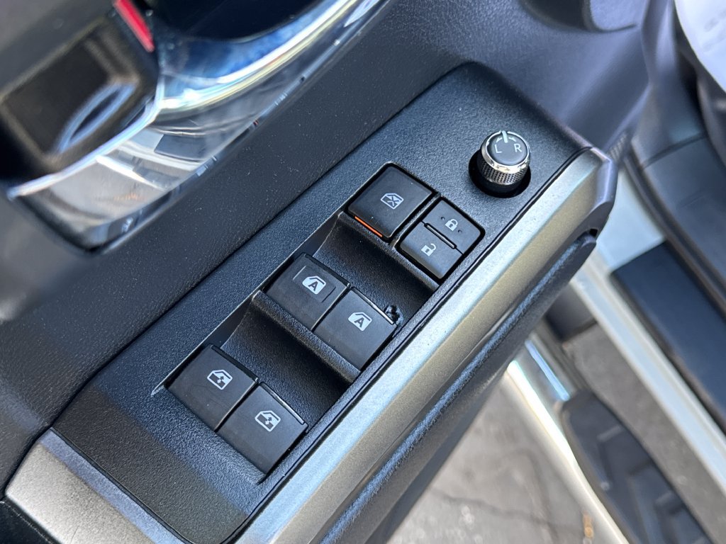 Used 2018 Toyota Tacoma Limited AWD/4WD image 21
