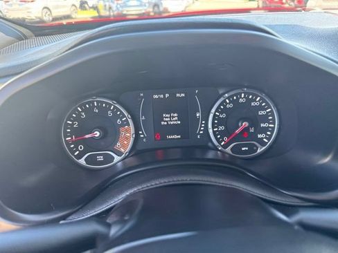 Used 2023 Jeep Renegade Latitude w/ Premium Group AWD/4WD image 21