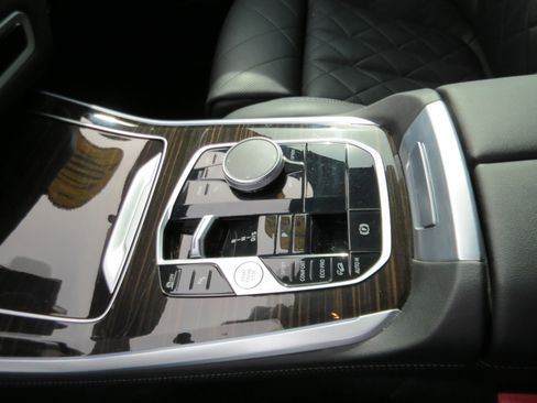 Used 2024 BMW X5 xDrive40i w/ Premium Package image 16