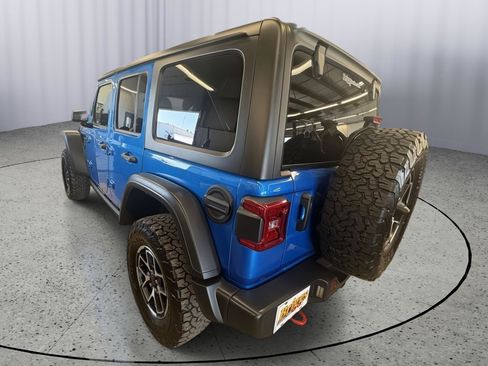 Used 2025 Jeep Wrangler Unlimited Rubicon w/ Convenience Group AWD/4WD image 4