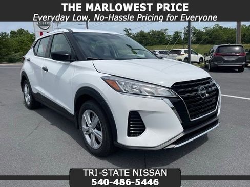 New 2025 Nissan Kicks Play S image 1