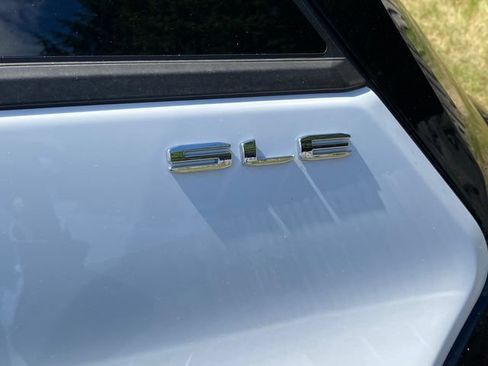 Used 2024 GMC Terrain SLE FWD image 3