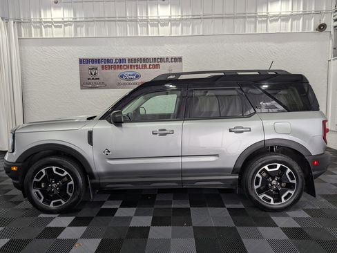 Used 2022 Ford Bronco Sport Outer Banks w/ Tech Package AWD/4WD image 2