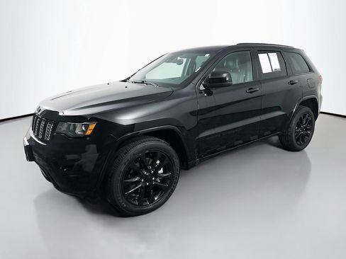 Used 2021 Jeep Grand Cherokee Laredo X AWD/4WD image 3