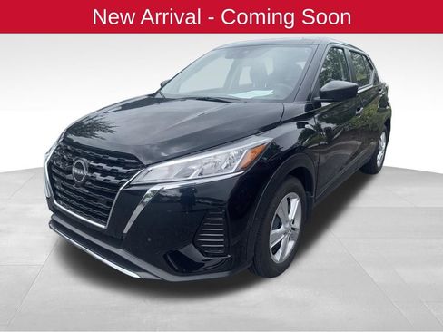 Used 2025 Nissan Kicks Play S image 2