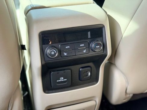 Used 2018 GMC Acadia Denali w/ Technology Package FWD image 26