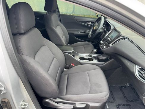 Used 2018 Chevrolet Malibu LT FWD image 40