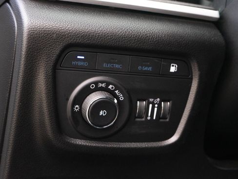 Used 2023 Jeep Grand Cherokee 4WD 4xe w/ Luxury Tech Group II image 22