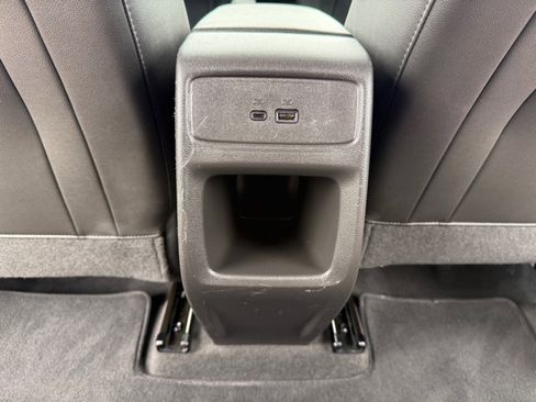Used 2025 Chevrolet Trax LT w/ LT Convenience Package FWD image 31