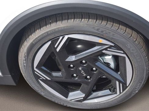 New 2025 Kia K4 EX image 11