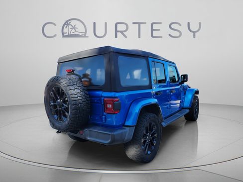 Used 2021 Jeep Wrangler Unlimited Sahara w/ Cold Weather Group AWD/4WD image 3