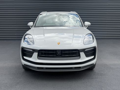 Certified 2024 Porsche Macan AWD/4WD image 6