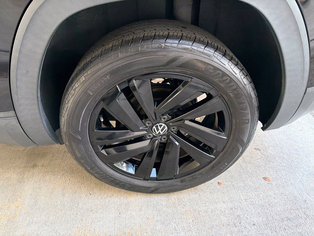 Used 2021 Volkswagen Atlas Cross Sport SE w/ Panoramic Sunroof Package FWD image 18