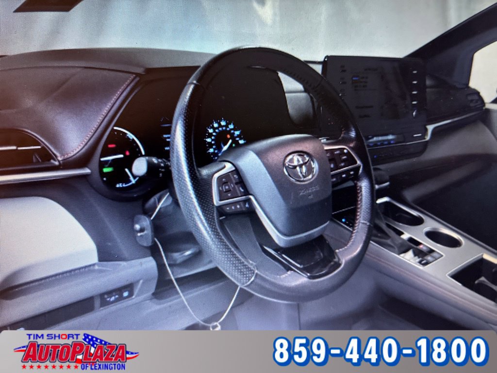 Used 2023 Toyota Sienna XSE AWD/4WD image 9