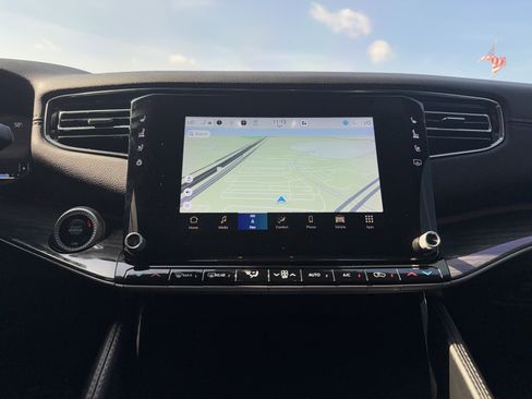 Used 2022 Jeep Wagoneer Series III w/ Premium Group I image 30