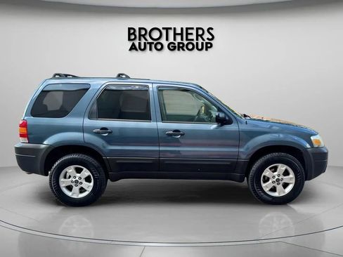 Used 2005 Ford Escape XLT image 10