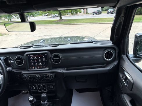 Used 2023 Jeep Wrangler Unlimited Sahara w/ Cold Weather Group AWD/4WD image 32