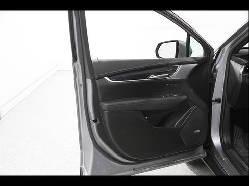 Used 2024 Cadillac XT5 Premium Luxury AWD/4WD image 4