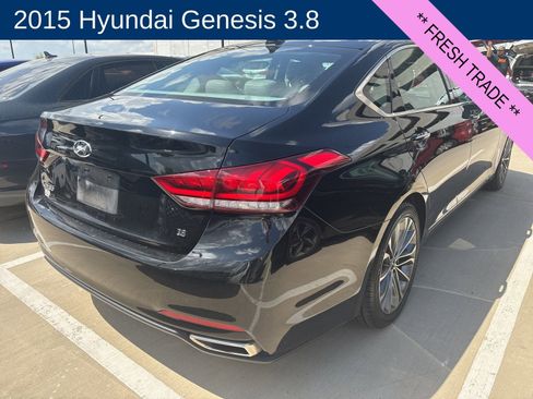Used 2015 Hyundai Genesis 3.8 image 2