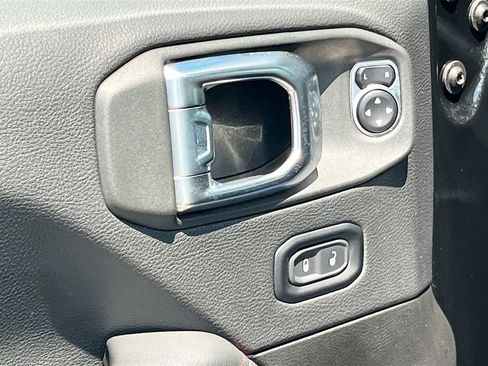 Used 2025 Jeep Wrangler Unlimited Rubicon image 18