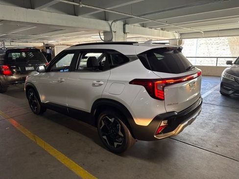 Certified 2025 Kia Seltos EX FWD image 5