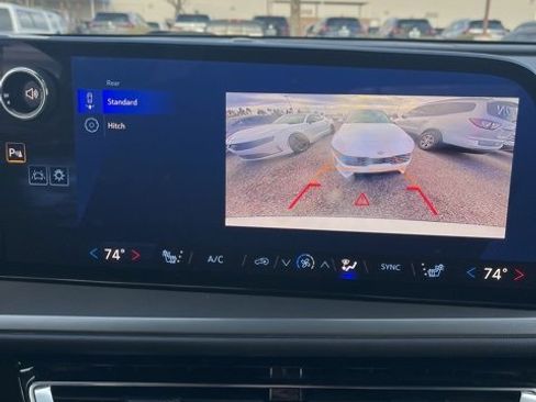 Used 2025 Chevrolet Traverse LT image 10