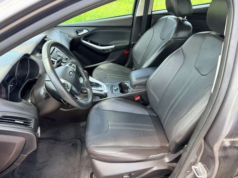 Used 2014 Ford Focus SE w/ Equipment Group 201A FWD image 3