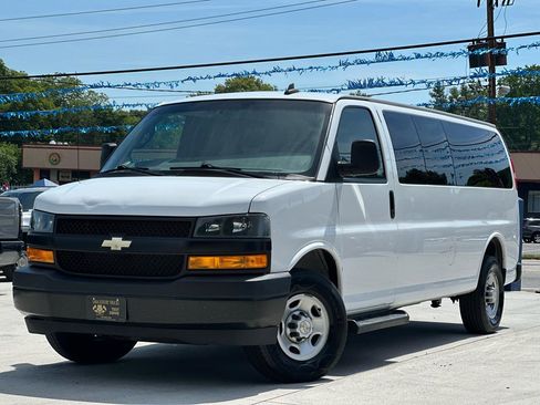Used 2023 Chevrolet Express 3500 LS RWD image 3