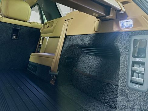 New 2025 Land Rover Range Rover Long Wheelbase SE image 24