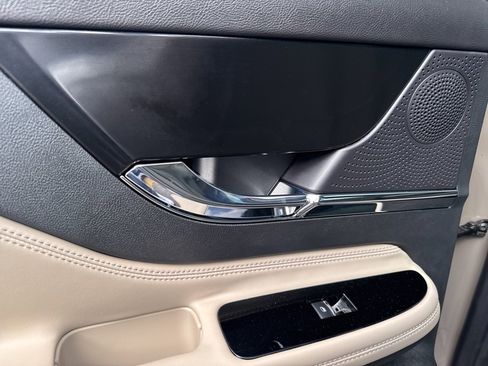 Used 2025 Lincoln Corsair Grand Touring w/ Jet Appearance Package image 37