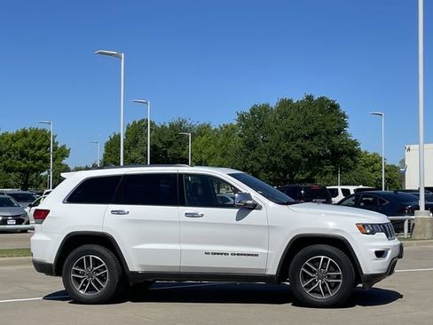 Used 2022 Jeep Grand Cherokee Limited image 3