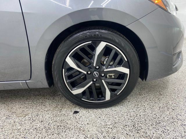 Used 2024 Nissan Versa SR FWD image 5
