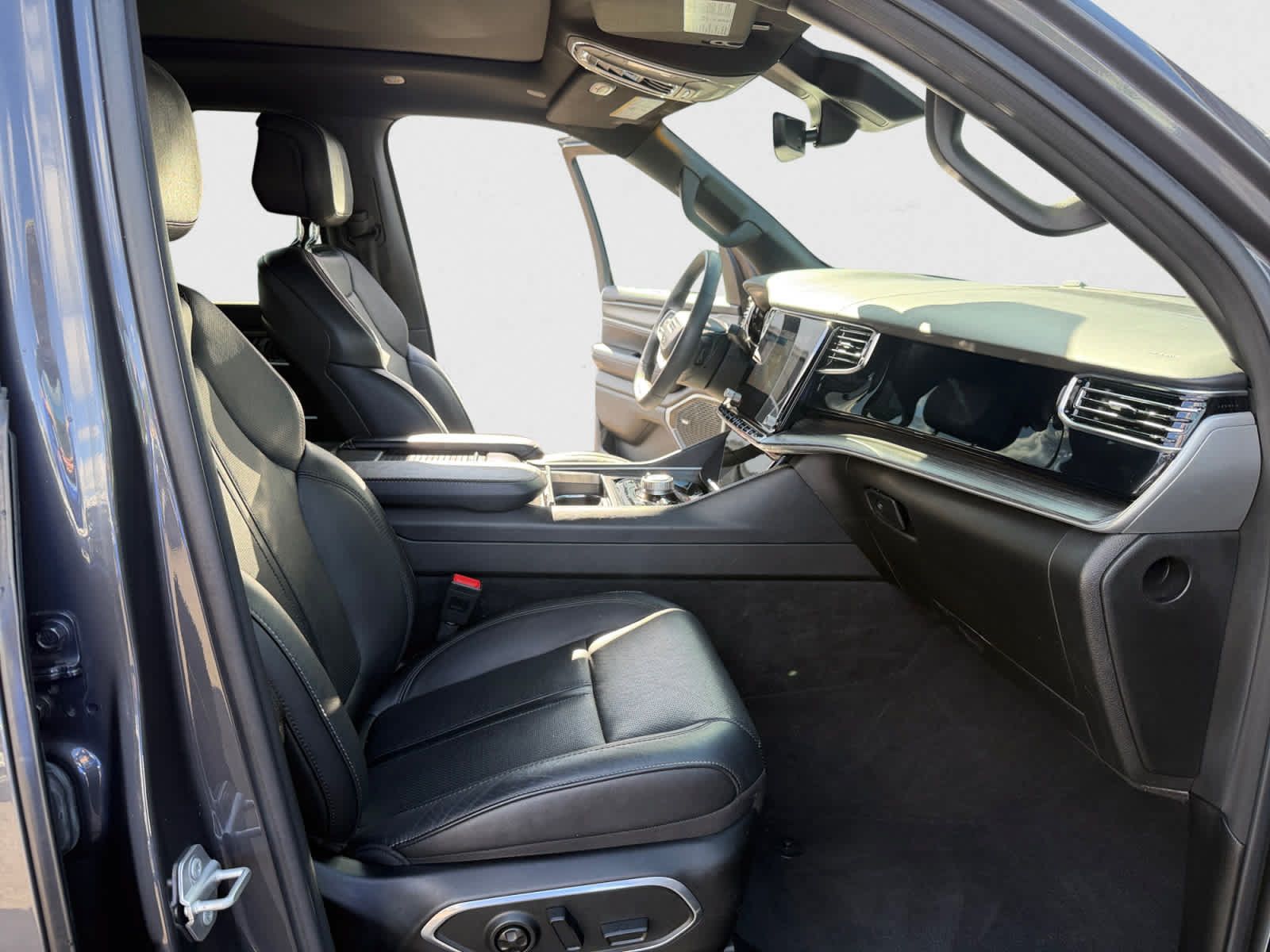 Used 2023 Jeep Wagoneer Series III w/ Premium Group I AWD/4WD image 19