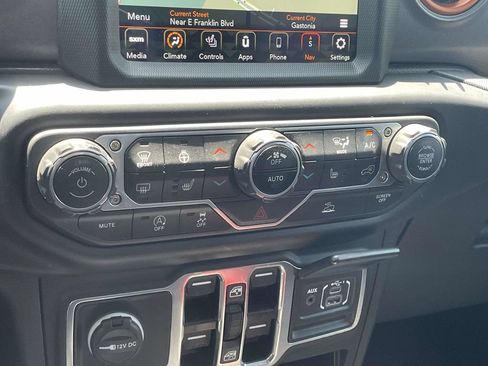 Used 2022 Jeep Gladiator Mojave w/ Cold Weather Group AWD/4WD image 37