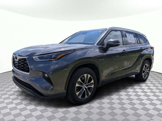 Used 2021 Toyota Highlander XLE FWD image 8
