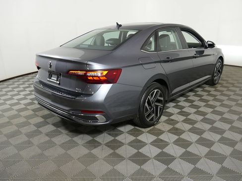 Used 2023 Volkswagen Jetta SEL FWD image 3