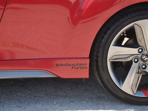 Used 2013 Hyundai Veloster Turbo image 9