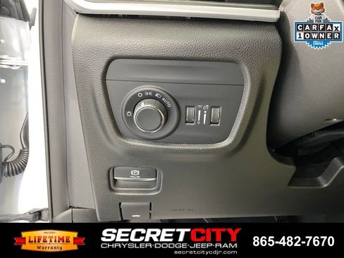Used 2023 Jeep Grand Cherokee Altitude AWD/4WD image 16