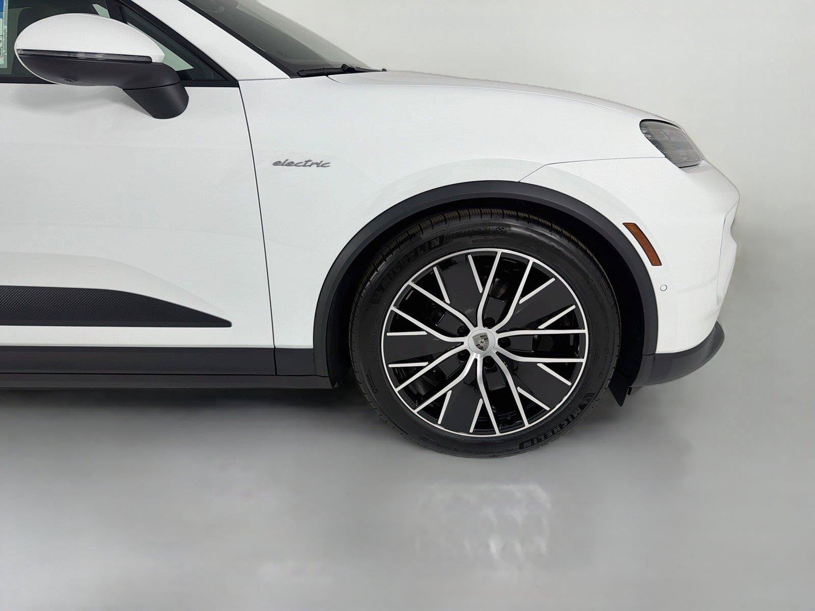 Certified 2026 Porsche Macan Electric RWD image 27