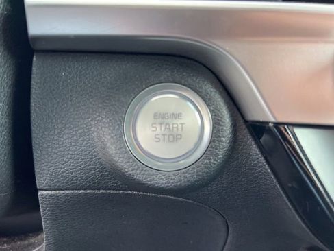 Certified 2025 Kia Telluride S image 16