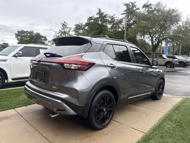 Used 2021 Nissan Kicks SR w/ SR Premium Package FWD image 2