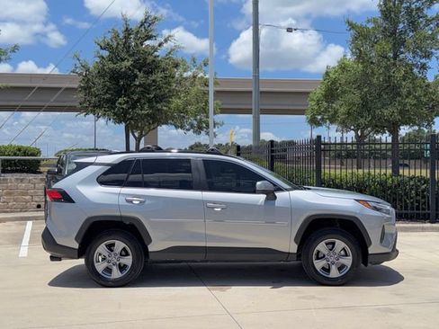 Used 2025 Toyota RAV4 XLE w/ Convenience Package FWD image 5