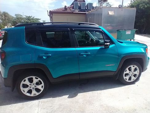 Used 2022 Jeep Renegade Limited AWD/4WD image 5