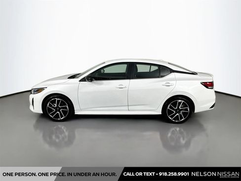 Certified 2025 Nissan Sentra SR FWD image 8